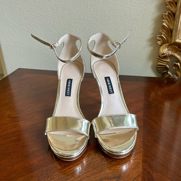 Nine West metallic gold ankle strap heels - Picture 2 of 6